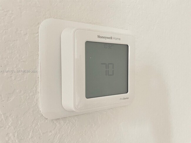 Building Photo - 1427 SE 7th Ter