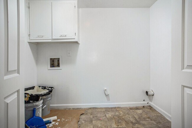 Building Photo - 4 bdrm, 2.5 bath in Stonecrest