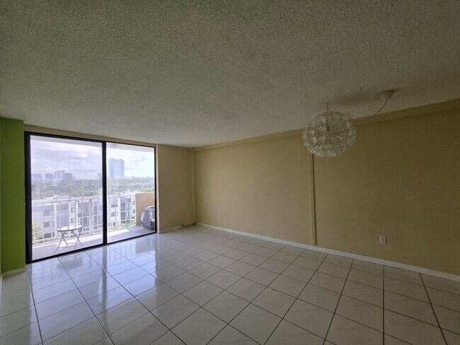 Building Photo - 2350 NE 135th St