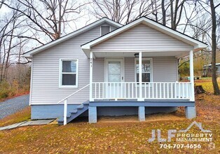 Building Photo - Completely Updated 2 Bed/ 1 Bath Ranch in ...