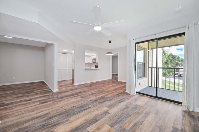 Building Photo - NOW AVAILABLE - Cozy Condo in Cross Creek - Golf Community!