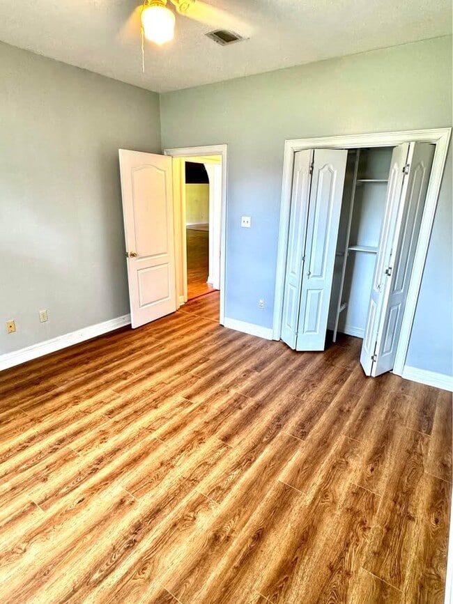 Building Photo - 1110 Athens Dr