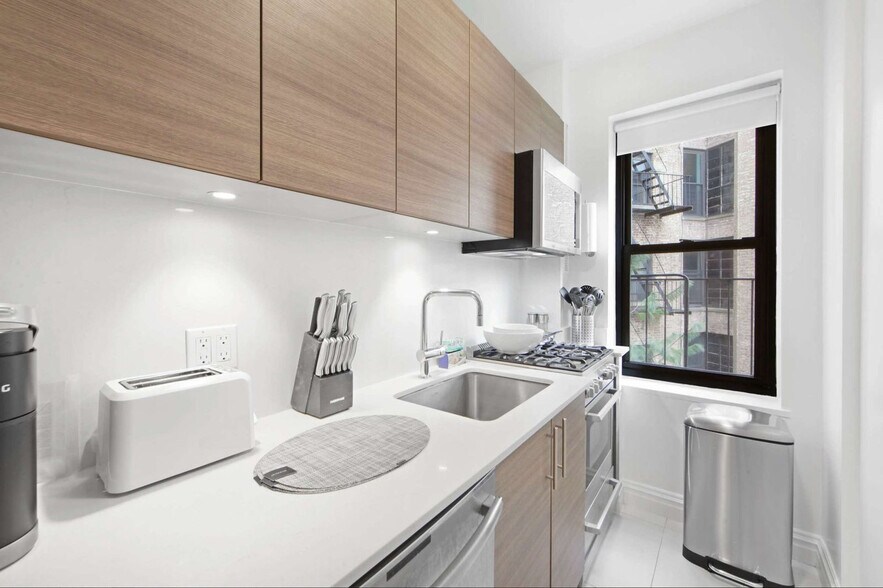 Building Photo - 10 Downing St