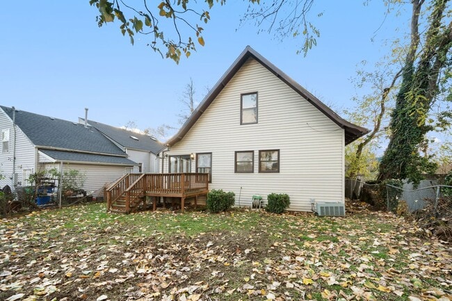 Building Photo - 7414 NE 6th Ave