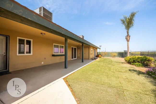 Building Photo - Fresno Westside Home, 3BR/3BA, Country Liv...