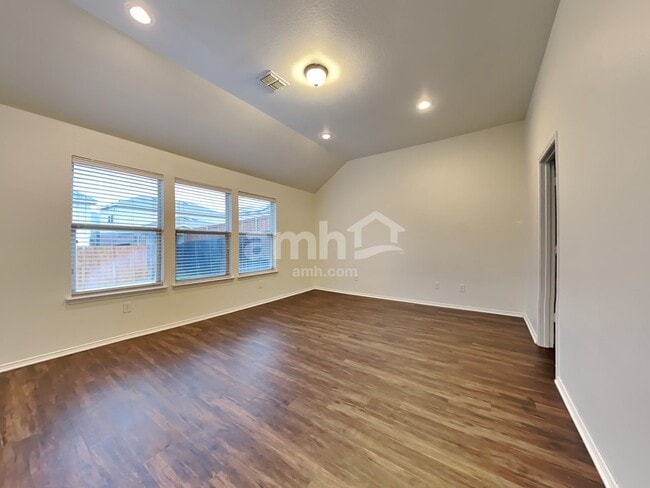 Building Photo - 6005 Stirrup Iron Dr