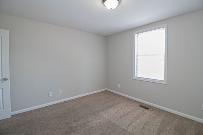Building Photo - 1716-D Thistlewood Dr