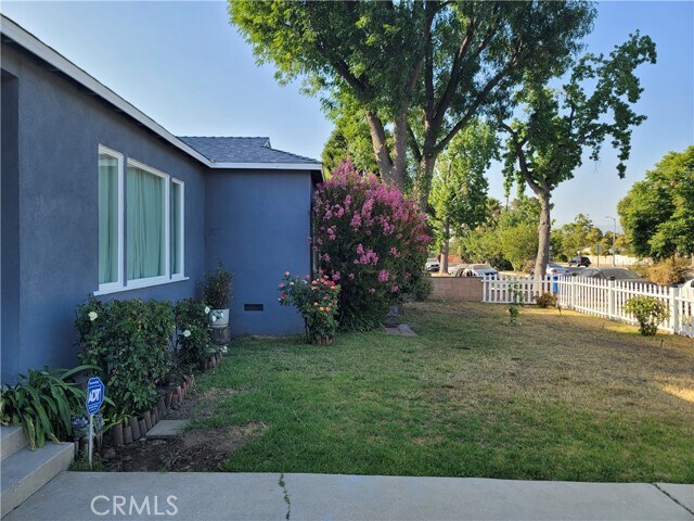 Building Photo - 6121 White Oak Ave