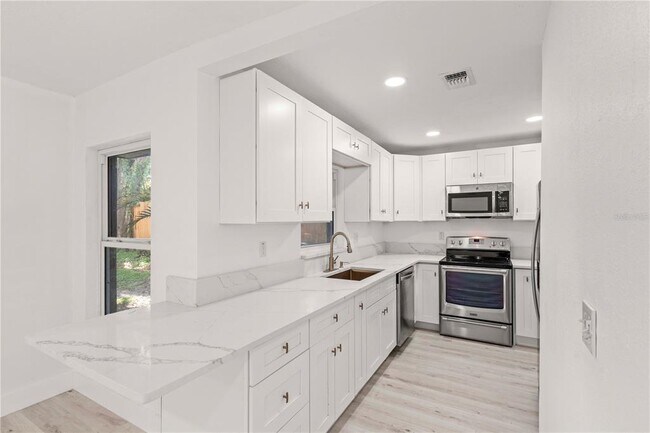Building Photo - 1369 Pine Brook Dr