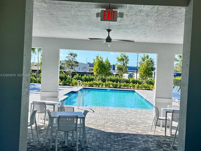 Building Photo - 868 SE grovebush Ln