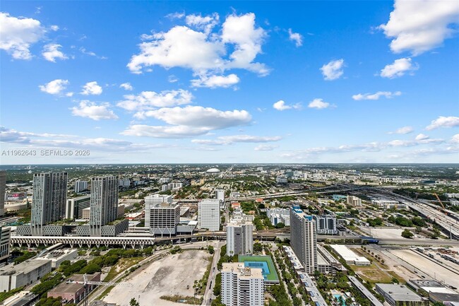 Building Photo - 851 NE 1st Ave