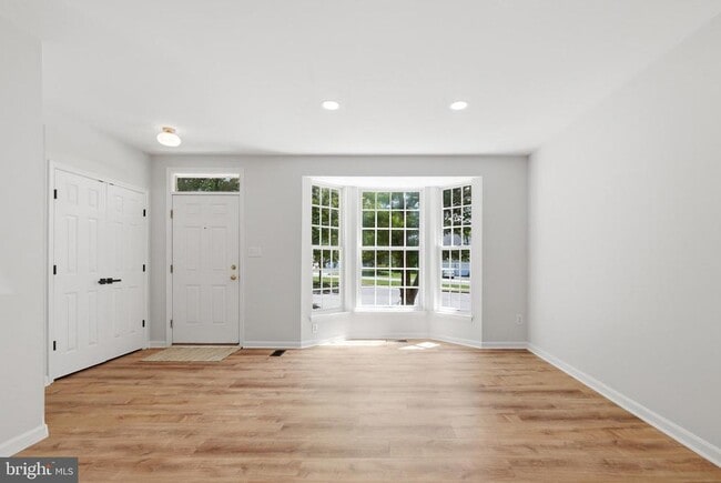 Building Photo - 8972 Benchmark Ln