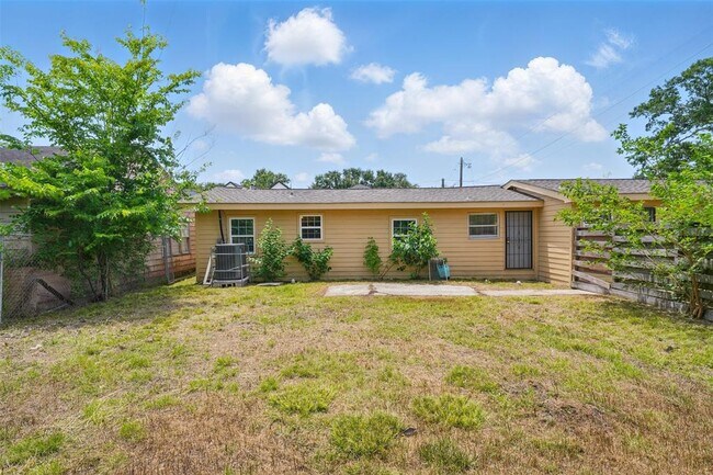 Building Photo - 3615 Seabrook St
