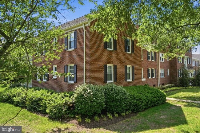 Building Photo - 6605 Potomac Ave