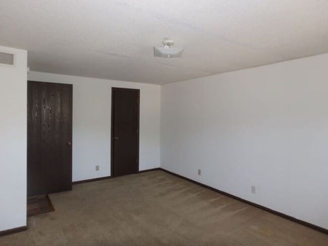 Building Photo - Nice 3 Bed 1.5 Bath Duplex SW Columbia!