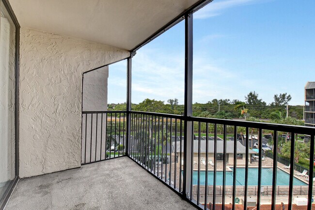 Building Photo - 21 Royal Palm Way