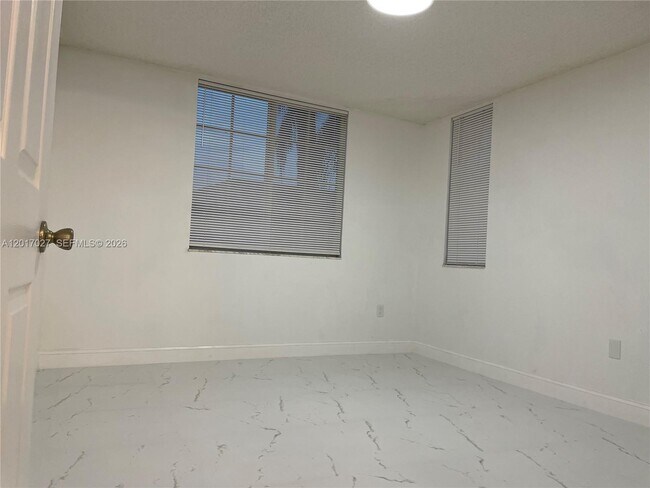 Building Photo - 720 SW 111th Ave