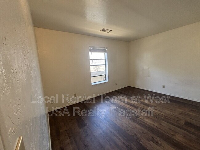 Building Photo - 625 S Fountaine St