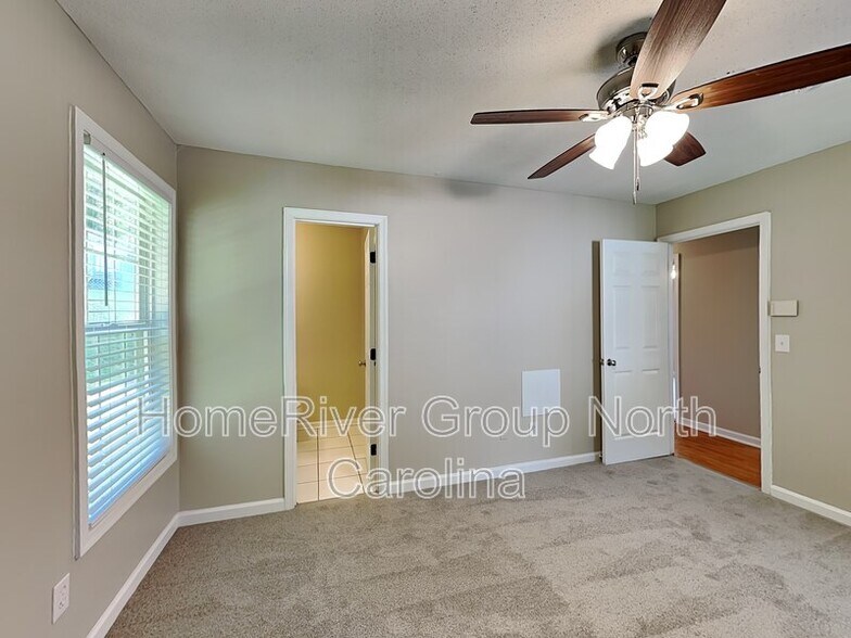 Building Photo - 822 Banner Oak Ct