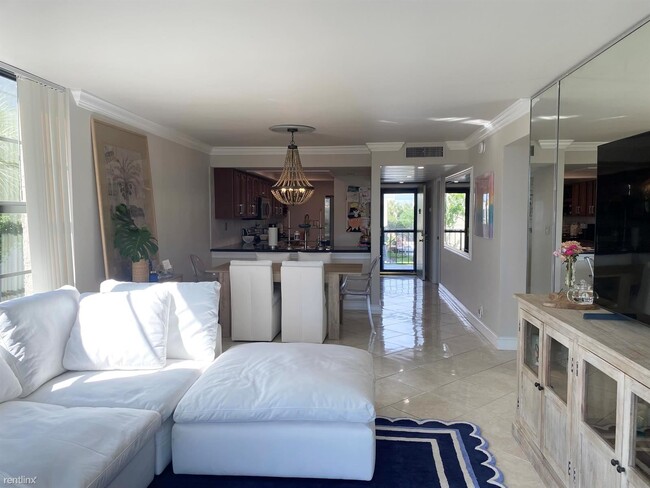 Building Photo - 2 br, 2 bath Condo - 13 Royal Palm Way Uni...