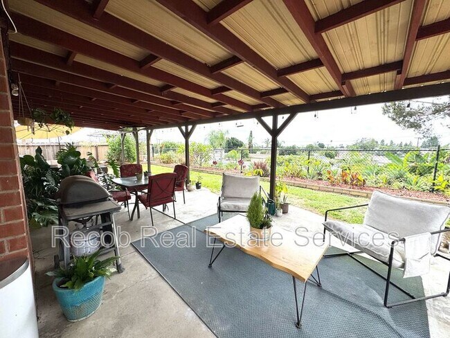 Building Photo - 3452 Lockwood Dr