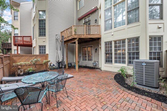 Building Photo - 4914 John Ticer Dr