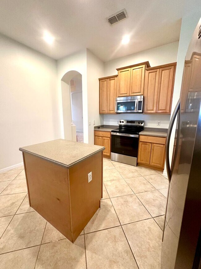 Building Photo - 4/2 Windermere Home Located in Providence