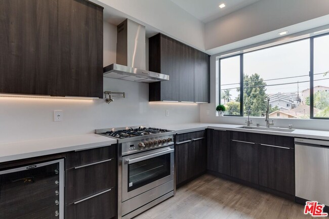 Building Photo - 4830 1/2 Pickford St