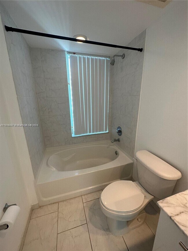 Building Photo - 951 Brickell Ave