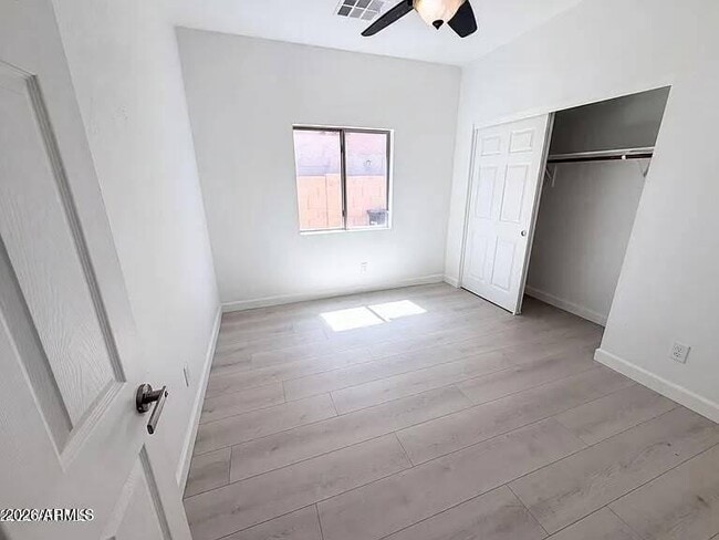 Building Photo - 934 E Overlin Dr