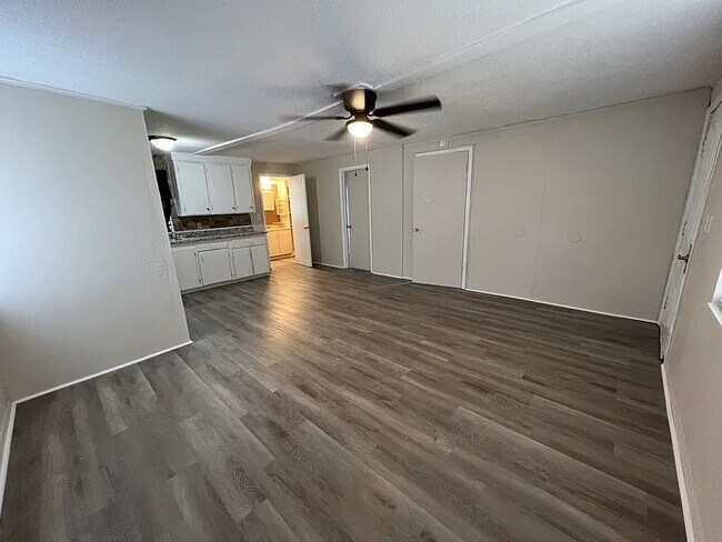 Building Photo - 4475 Vern Cove
