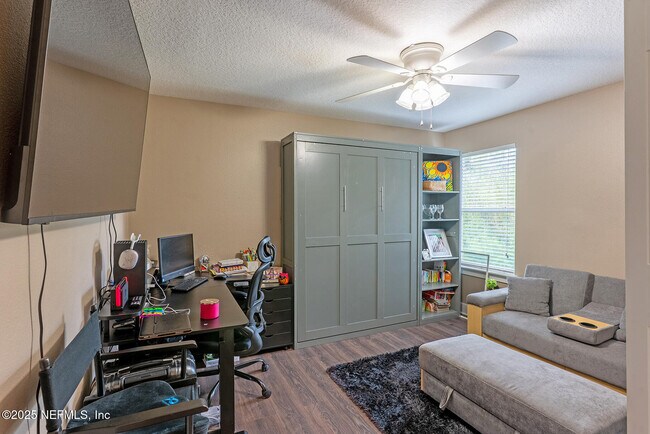 Building Photo - 3693 Lightview Ln