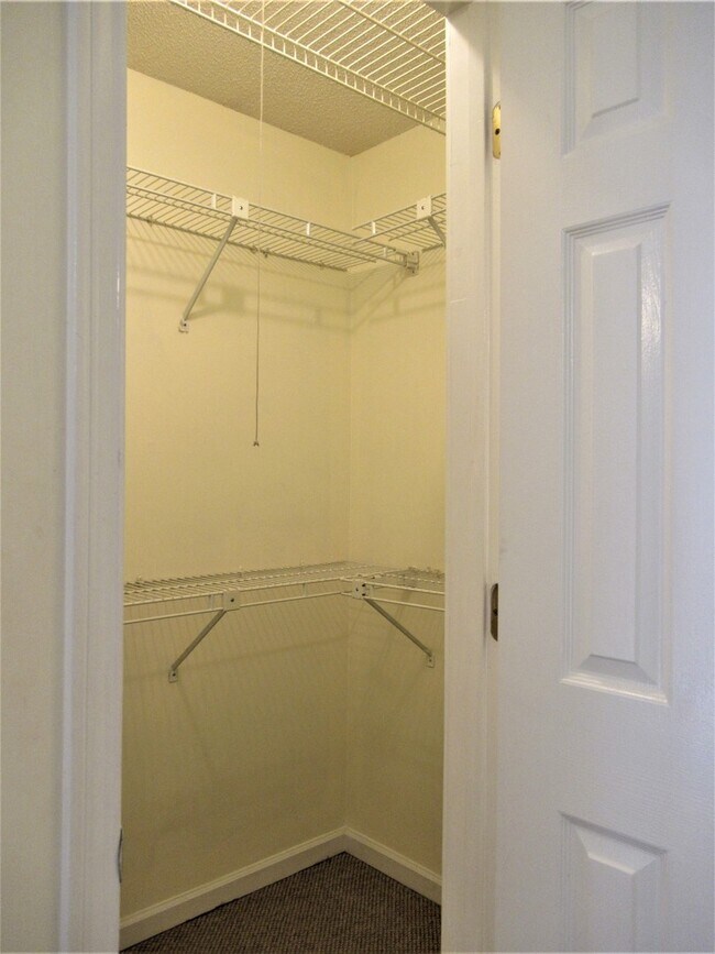 Building Photo - Home Available in Birmingham! Available to View Now! DEPOSIT PENDING!!!