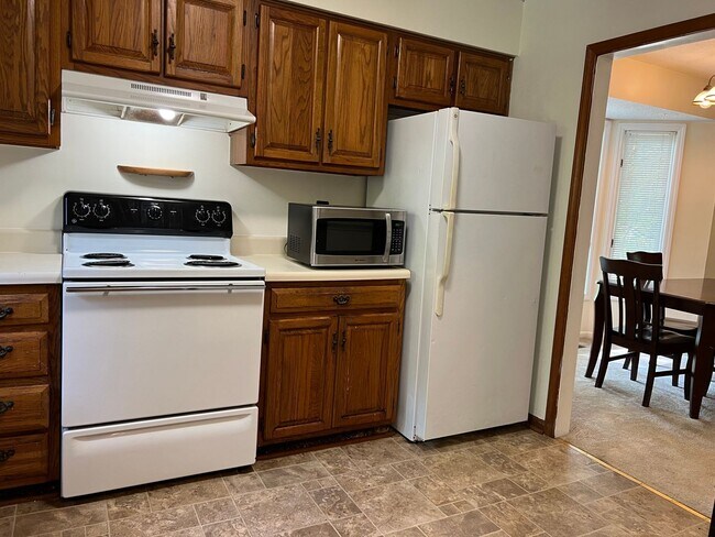 Building Photo - 4 Bed | 2 Bath Townhouse near NCSU - Stude...