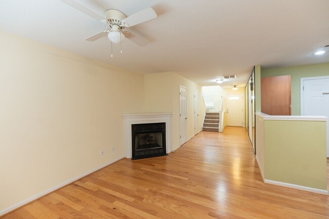 Building Photo - 117 Goldfinch Ave
