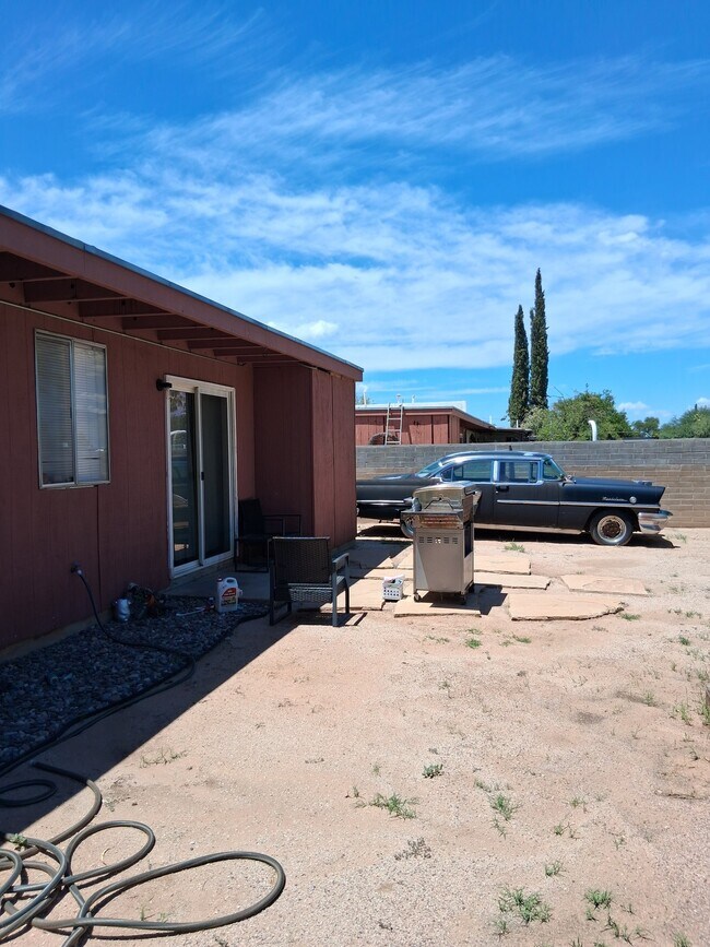 Building Photo - 7205 E Bellingham Dr