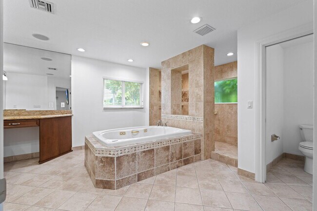 Building Photo - 7447 NW 82nd Terrace