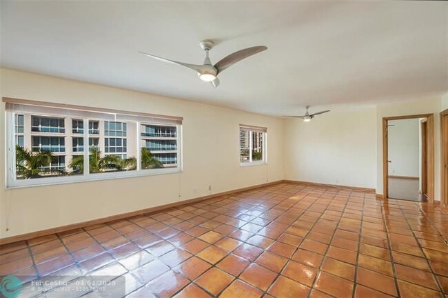 Building Photo - 720 Bayshore Dr