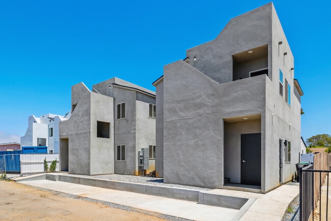 Building Photo - 3315 Clairemont Mesa Blvd