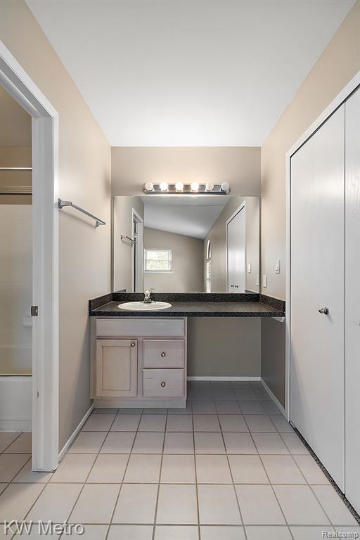 Building Photo - 5652 Drake Hollow Dr E