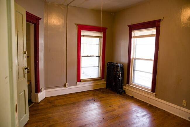 Building Photo - 524-8TH