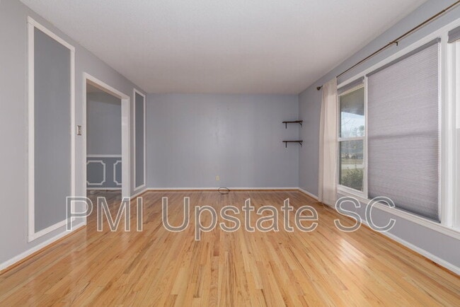 Building Photo - 103 Avondale Dr