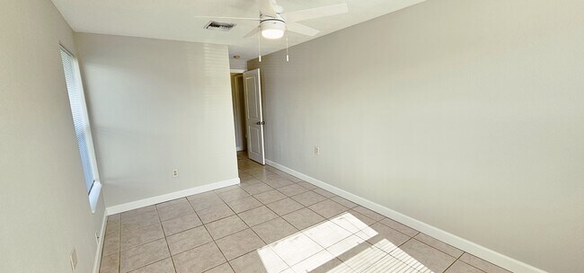 Building Photo - 1513 Braund St