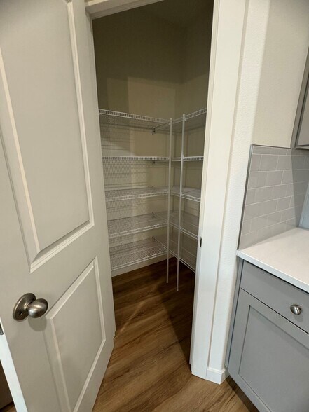 Building Photo - 6926 N Madison Cir