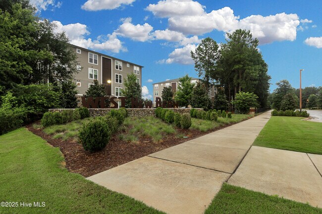 Building Photo - 1011 Yellowwood Aly