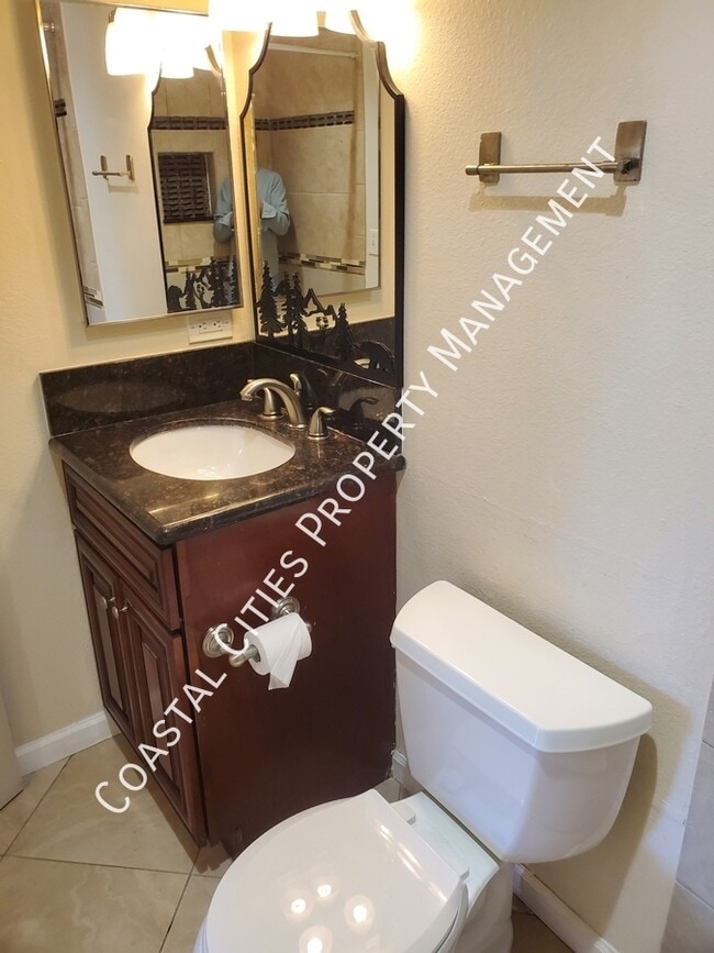 Building Photo - 2429 College Ln