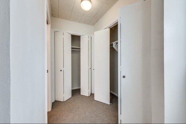 Building Photo - 101 Pine View Dr