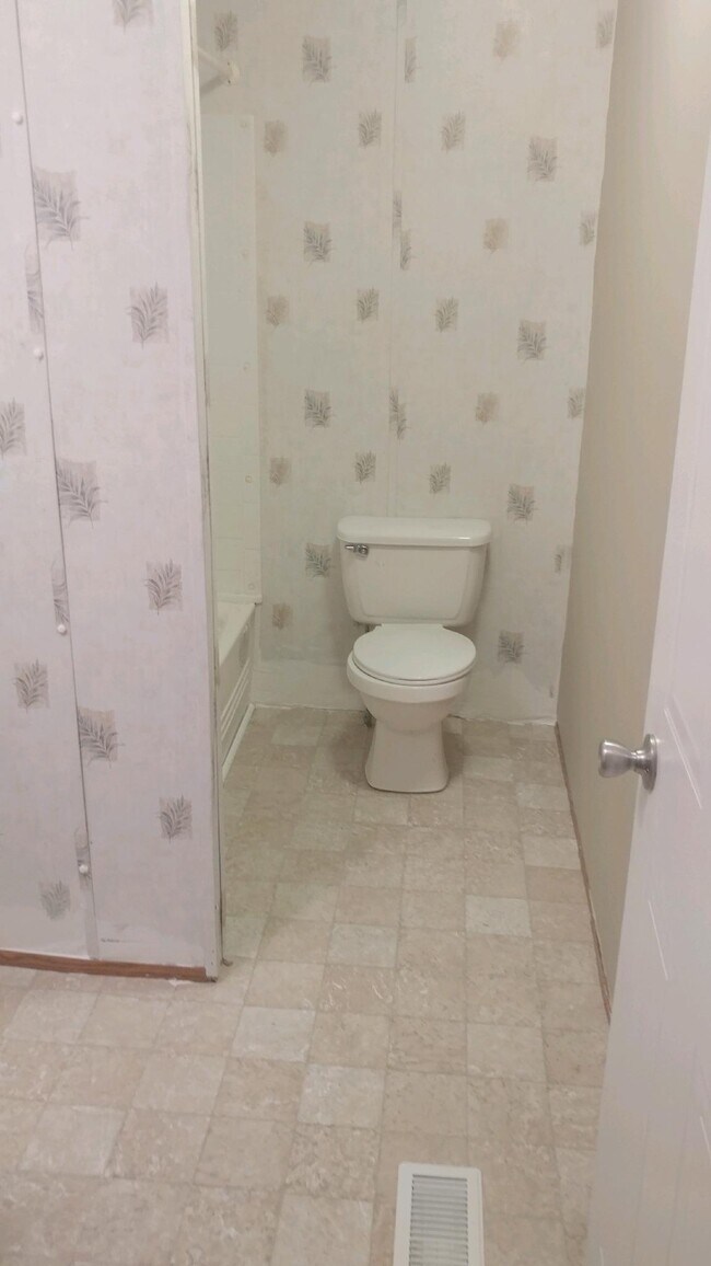 Building Photo - 104 Nandina Pl