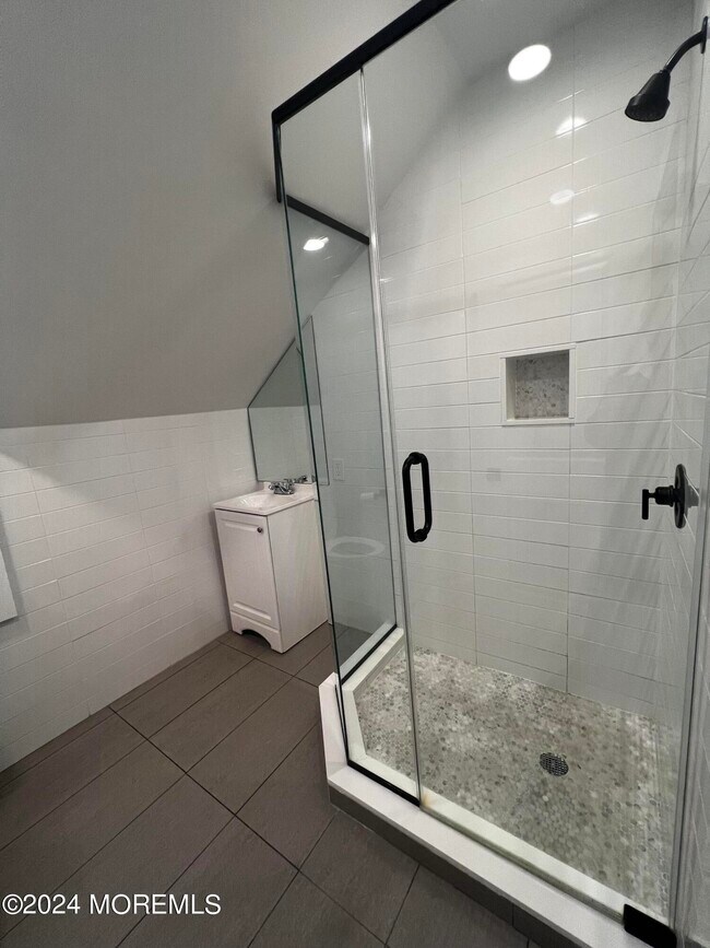 Building Photo - 255 Hollywood Ave