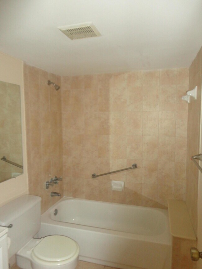 Building Photo - 3636 Alder Dr